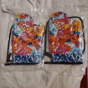 Pioneer Woman Flea Market themed Oven Mitts & Pot Holders 2 pack